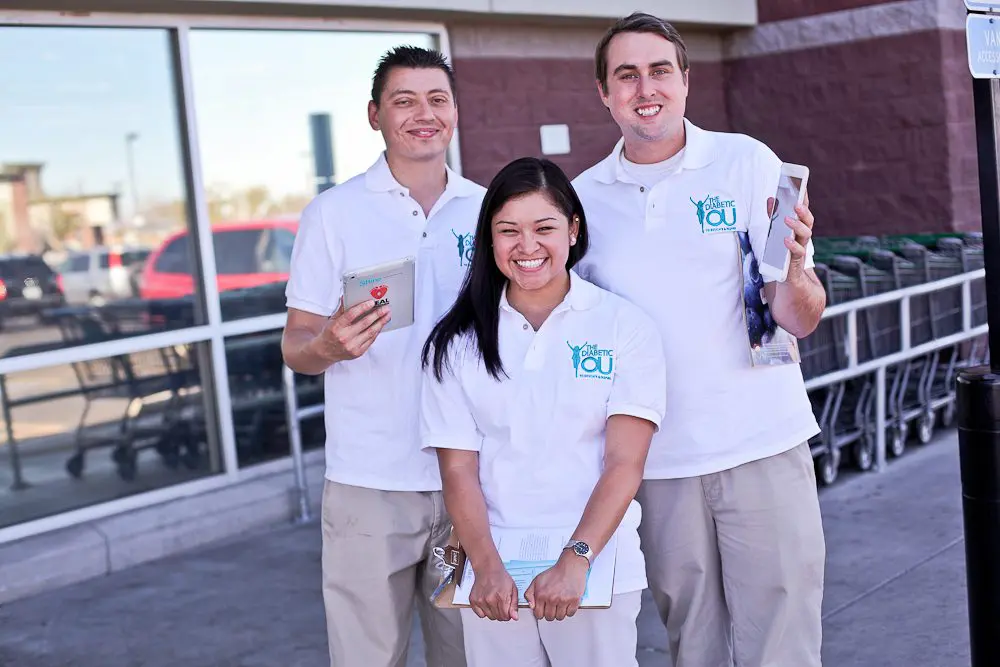 Shire reps Outside Fresh and Easy in South Phoenix