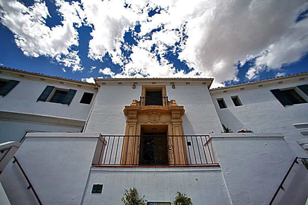 Wrigley Mansion main entrance