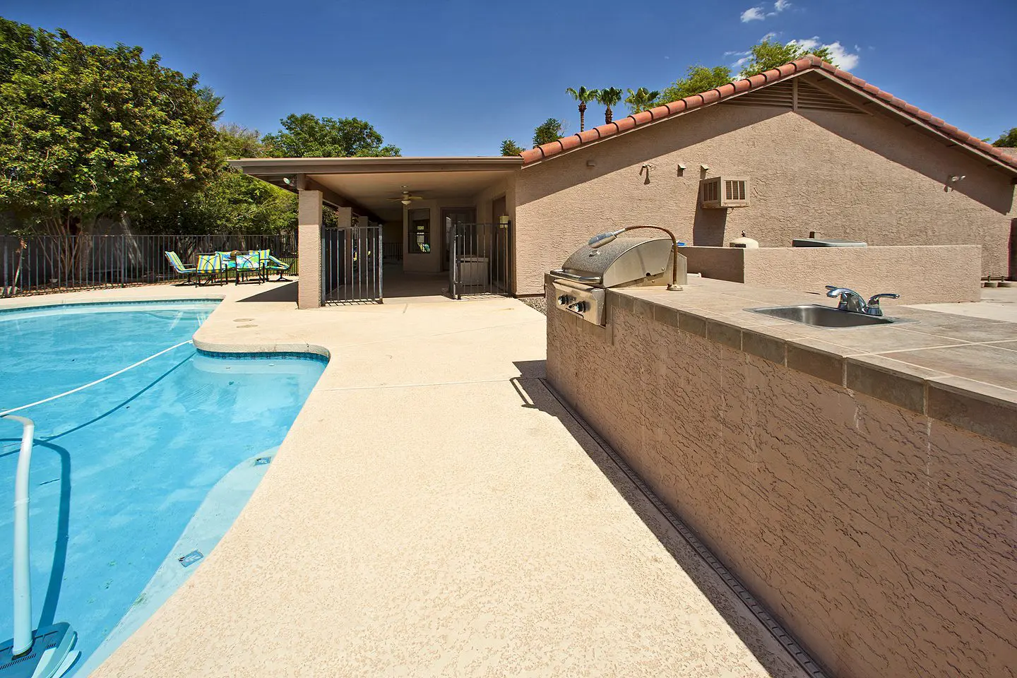 outdoor kitchen
