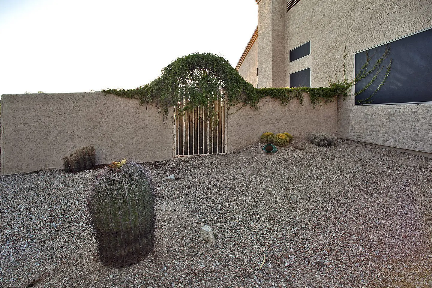 side gate scottsdale real estate
