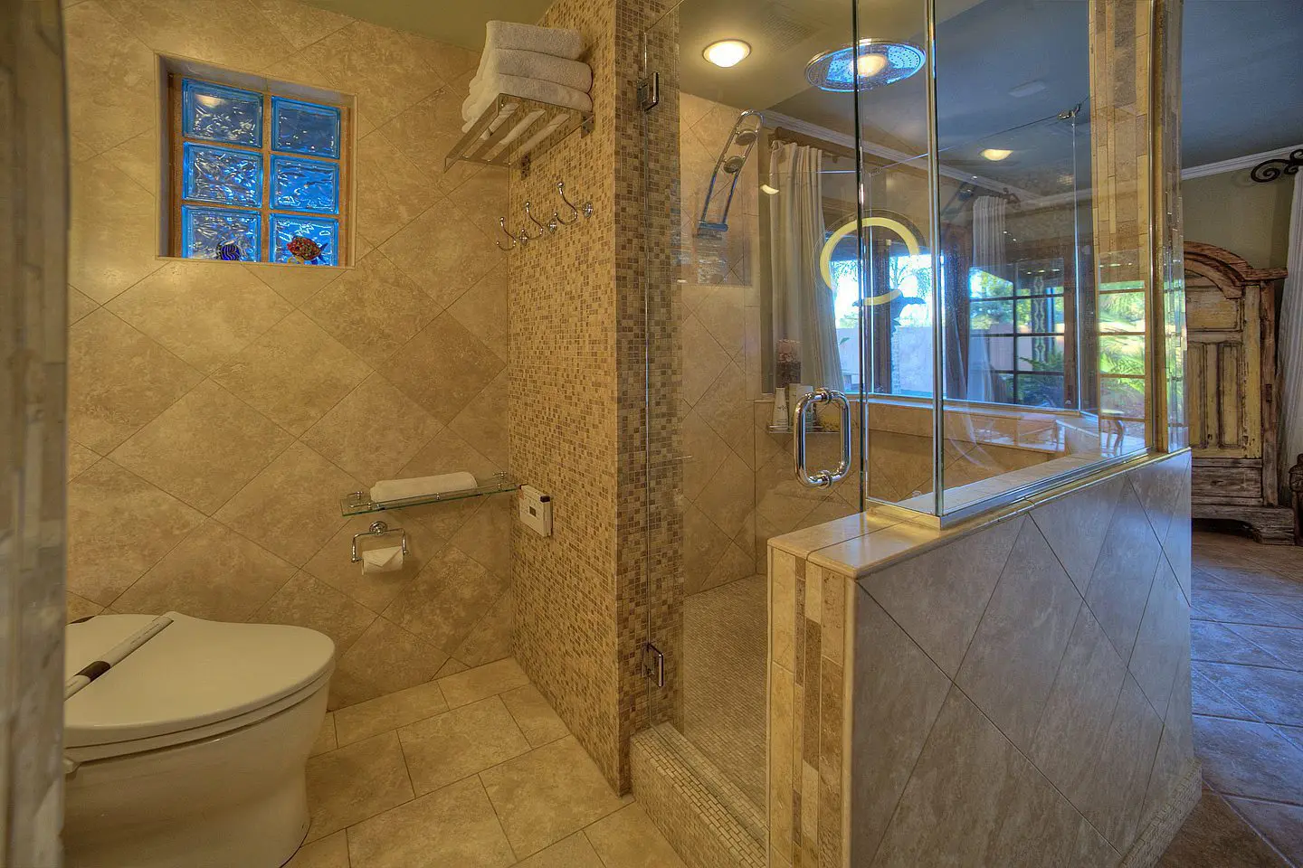 master bedroom bathroom