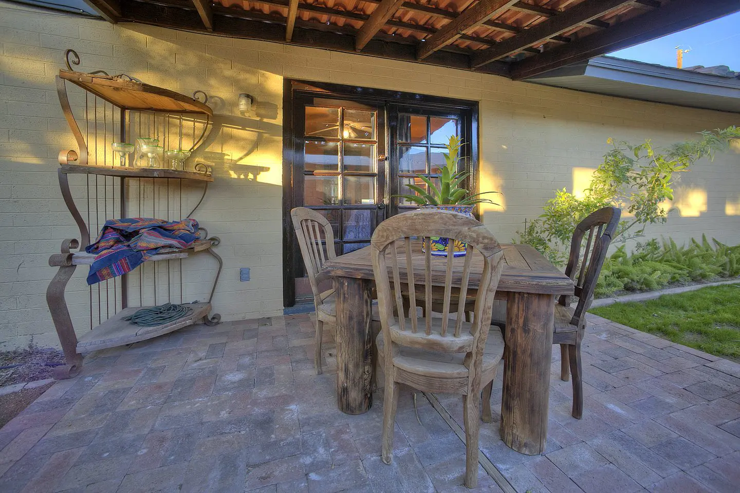 guest bedroom patio
