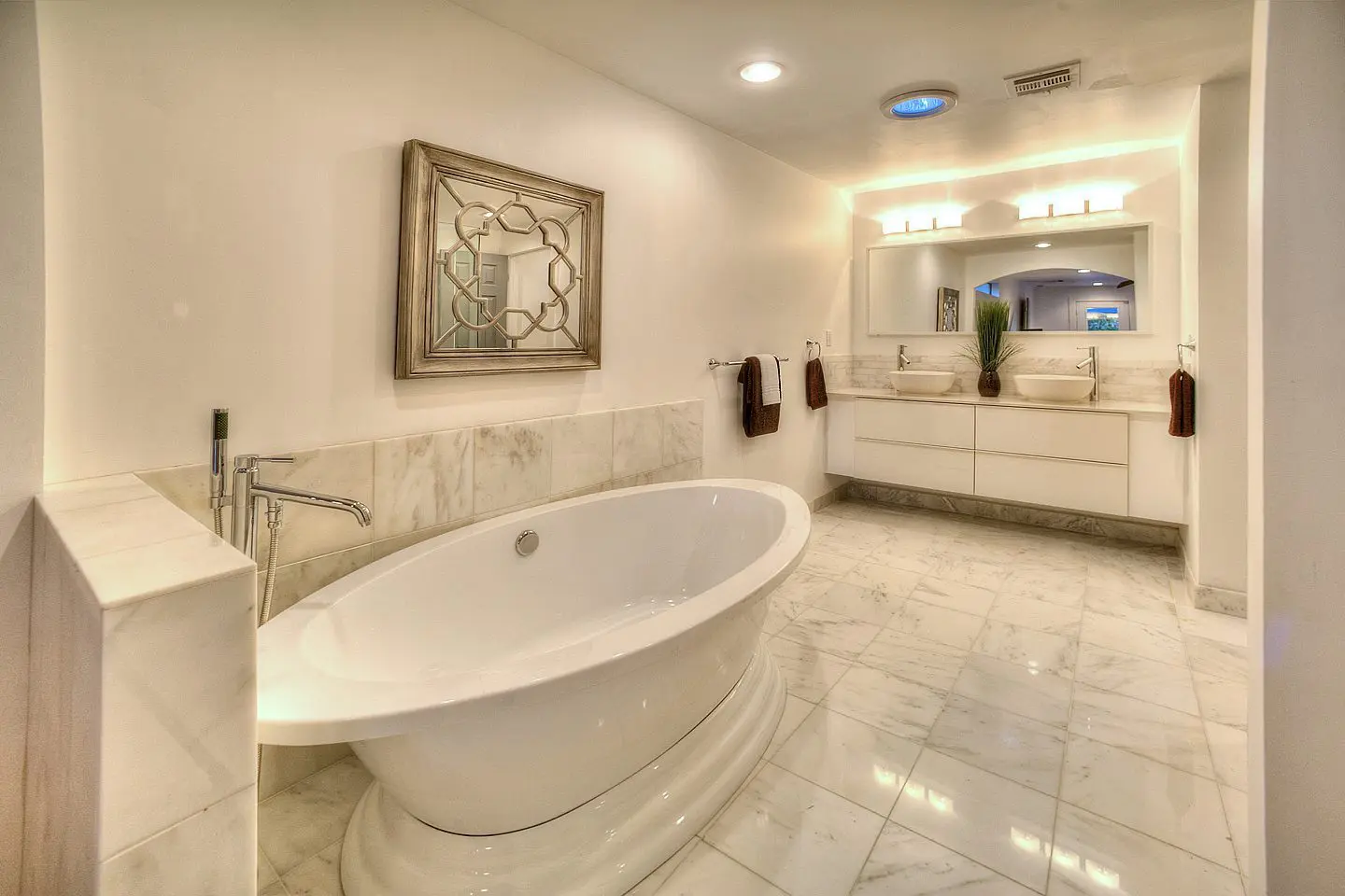 master bath tub