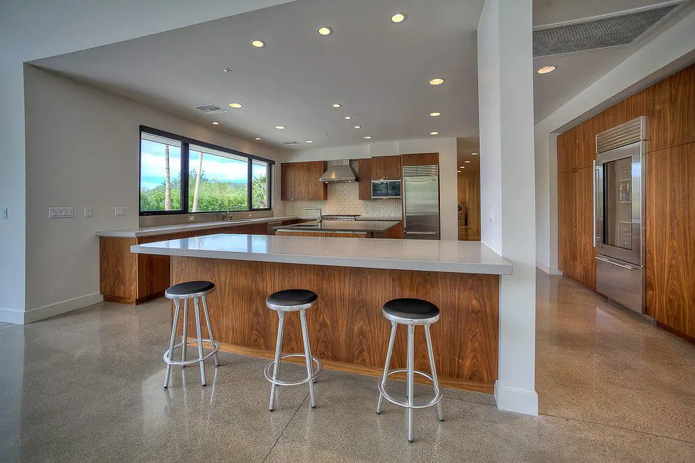 kitchen with breakfast bar