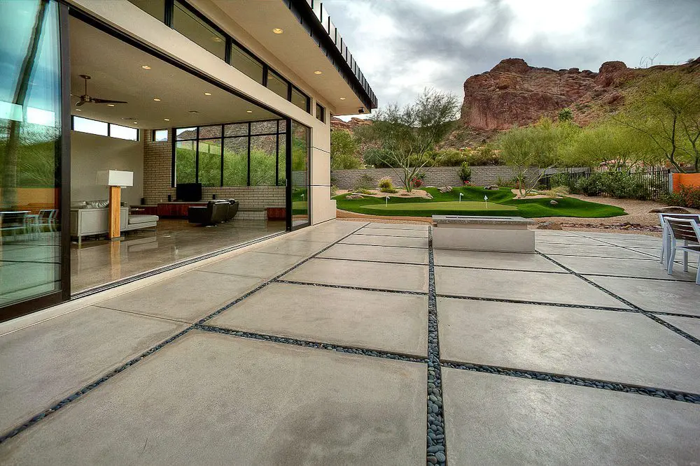 open living room to backyard