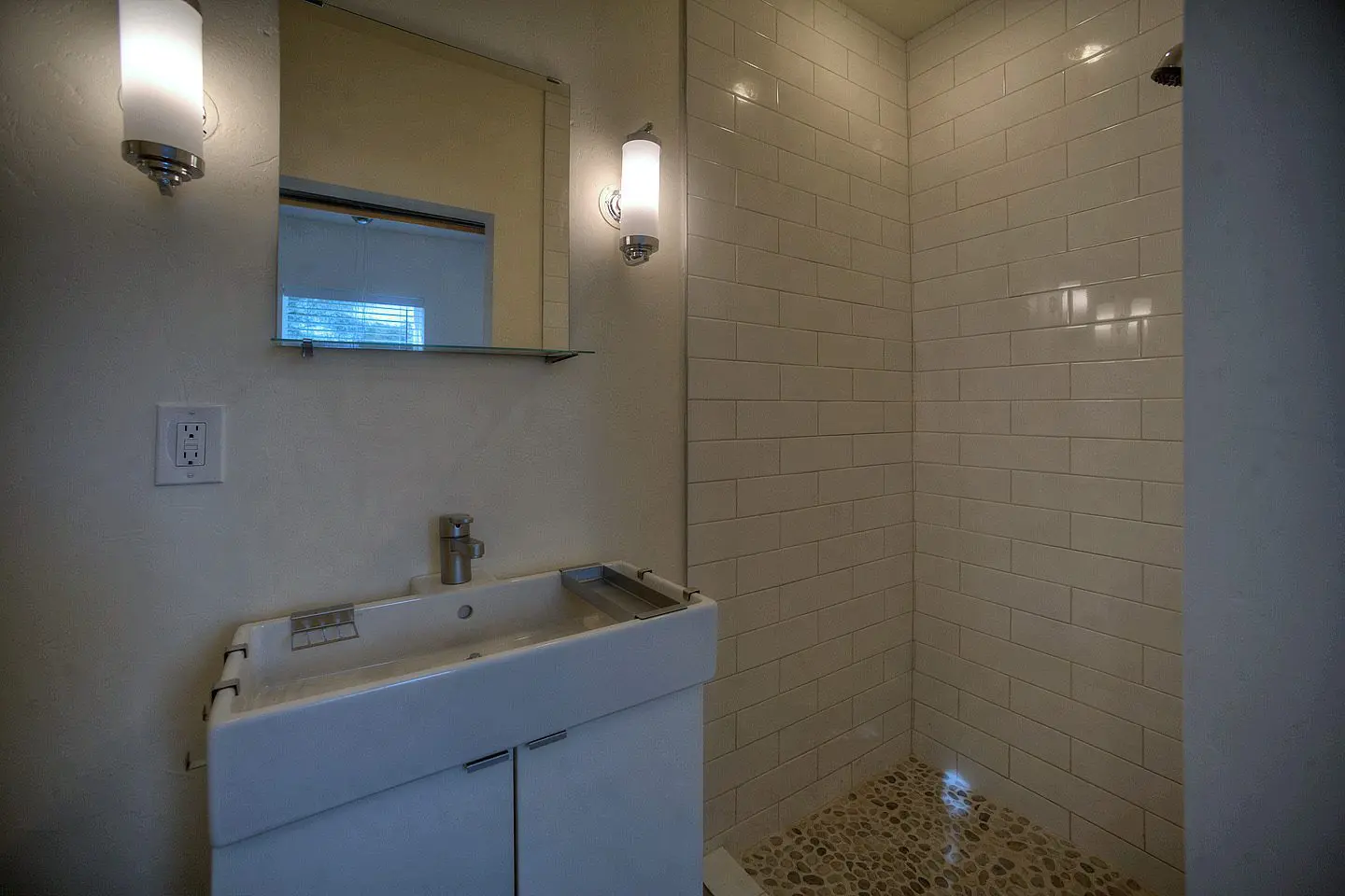 bathroom in the studio apartment
