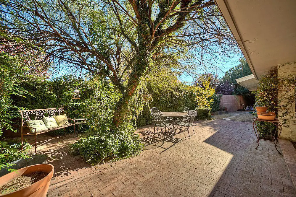 courtyard on the side of the house