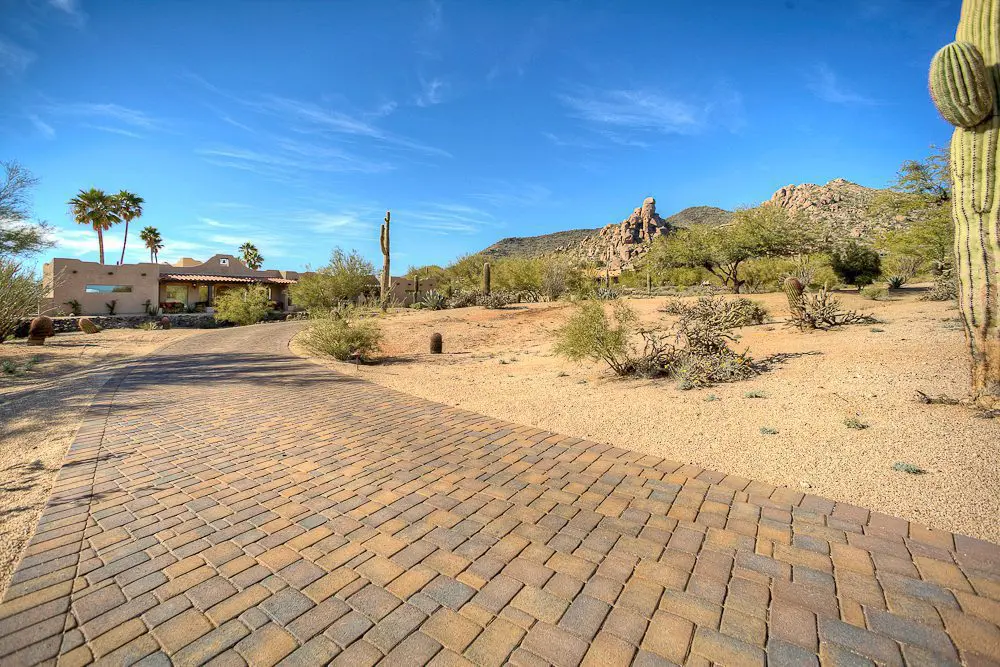 Circular driveway
