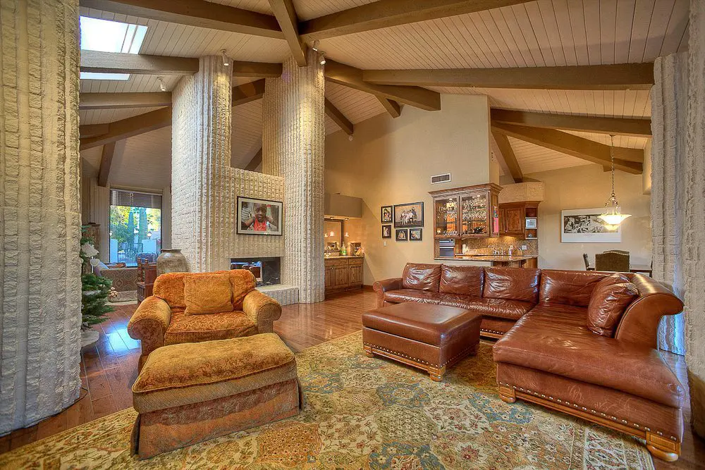 family room, fireplace, and bar