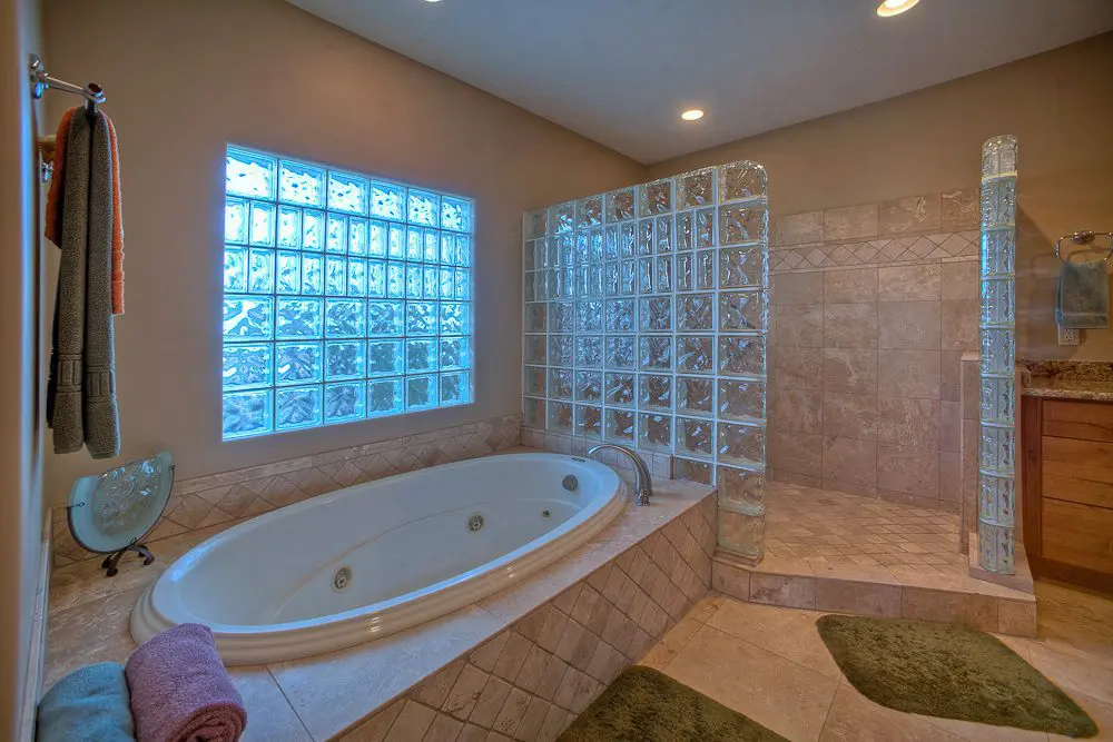 master bath tub