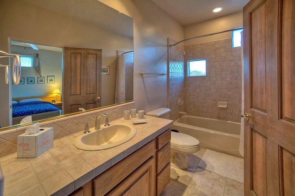 bathroom for guest bedroom