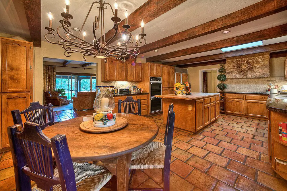 kitchen breakfast table