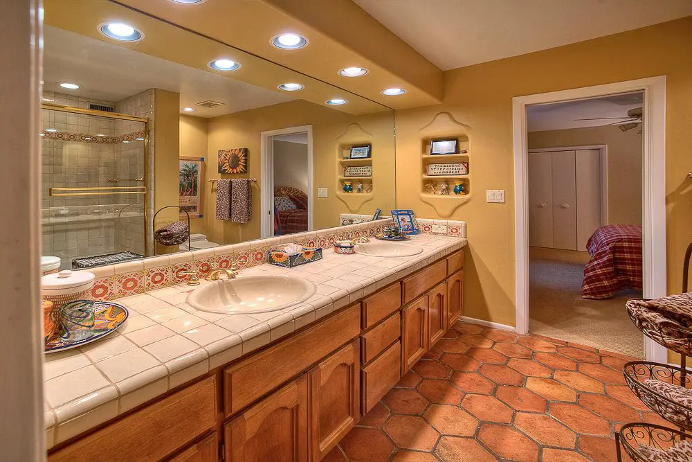 jack and jill bathroom
