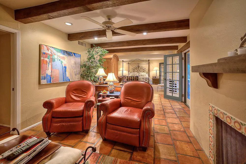 sitting area in the master bedroom