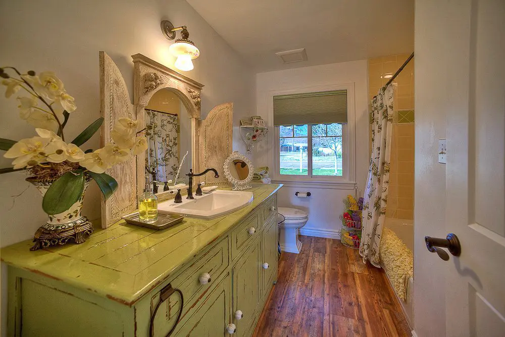 bedroom bathroom
