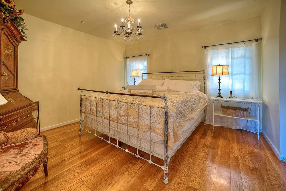 guest bedroom