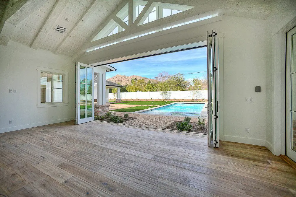 open kitchen to pool