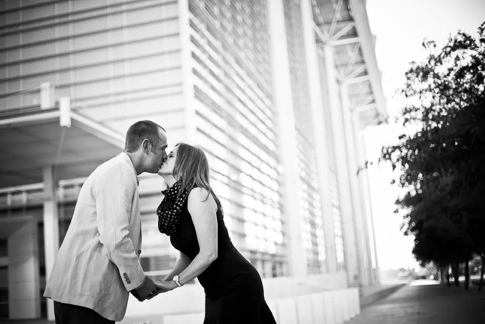 kissing downtown