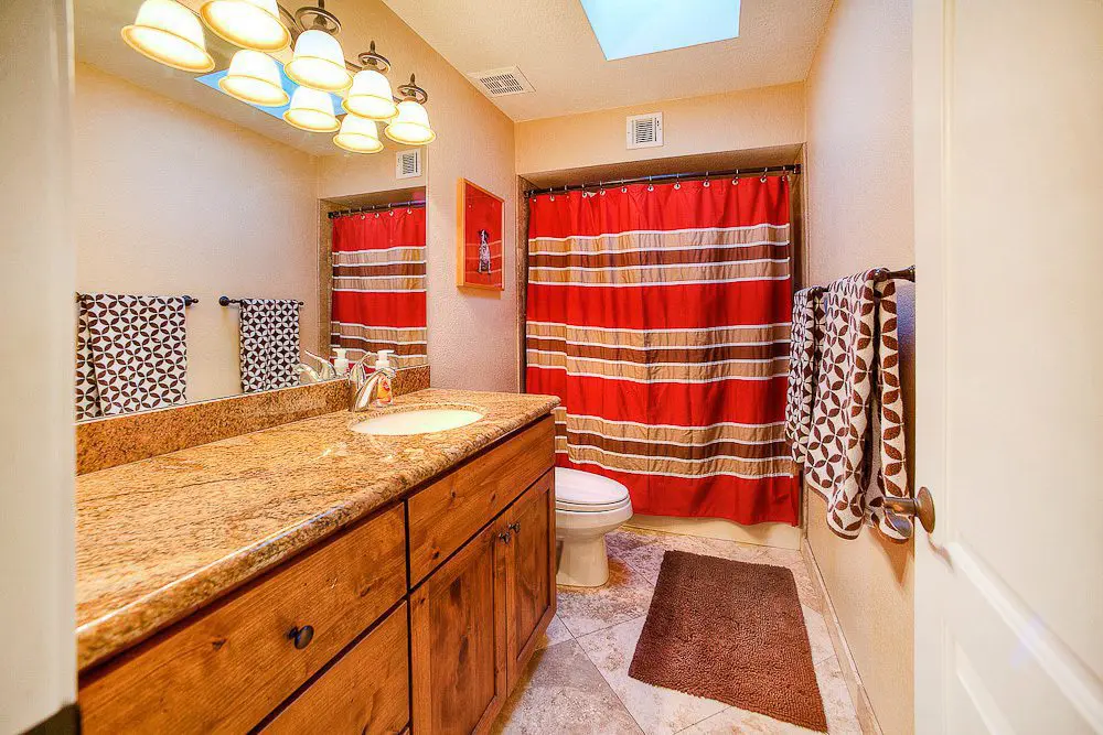 Phoenix Real Estate Photography shared bathroom