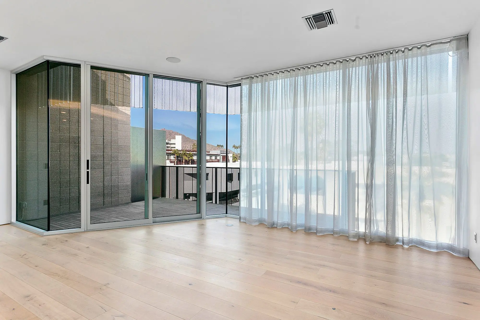 Phoenix & Scottsdale Real Estate Photographer window view