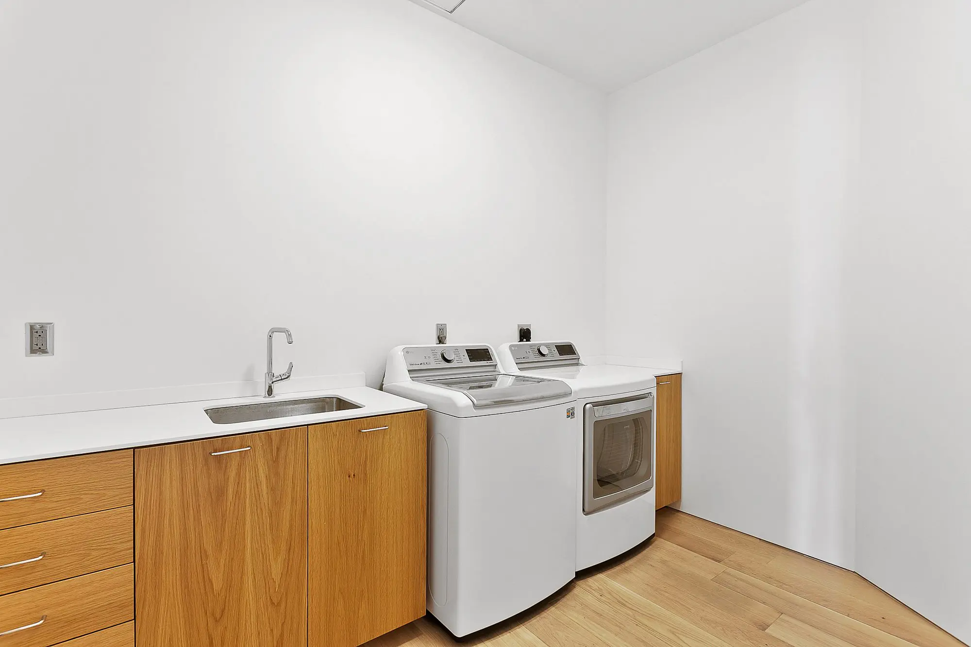 Phoenix & Scottsdale Real Estate Photographer laundry room