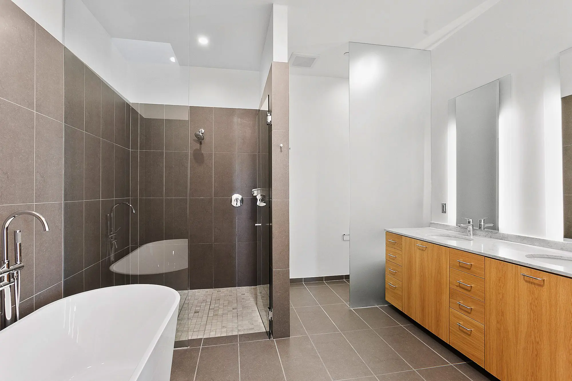 Phoenix & Scottsdale Real Estate Photographer master bathroom