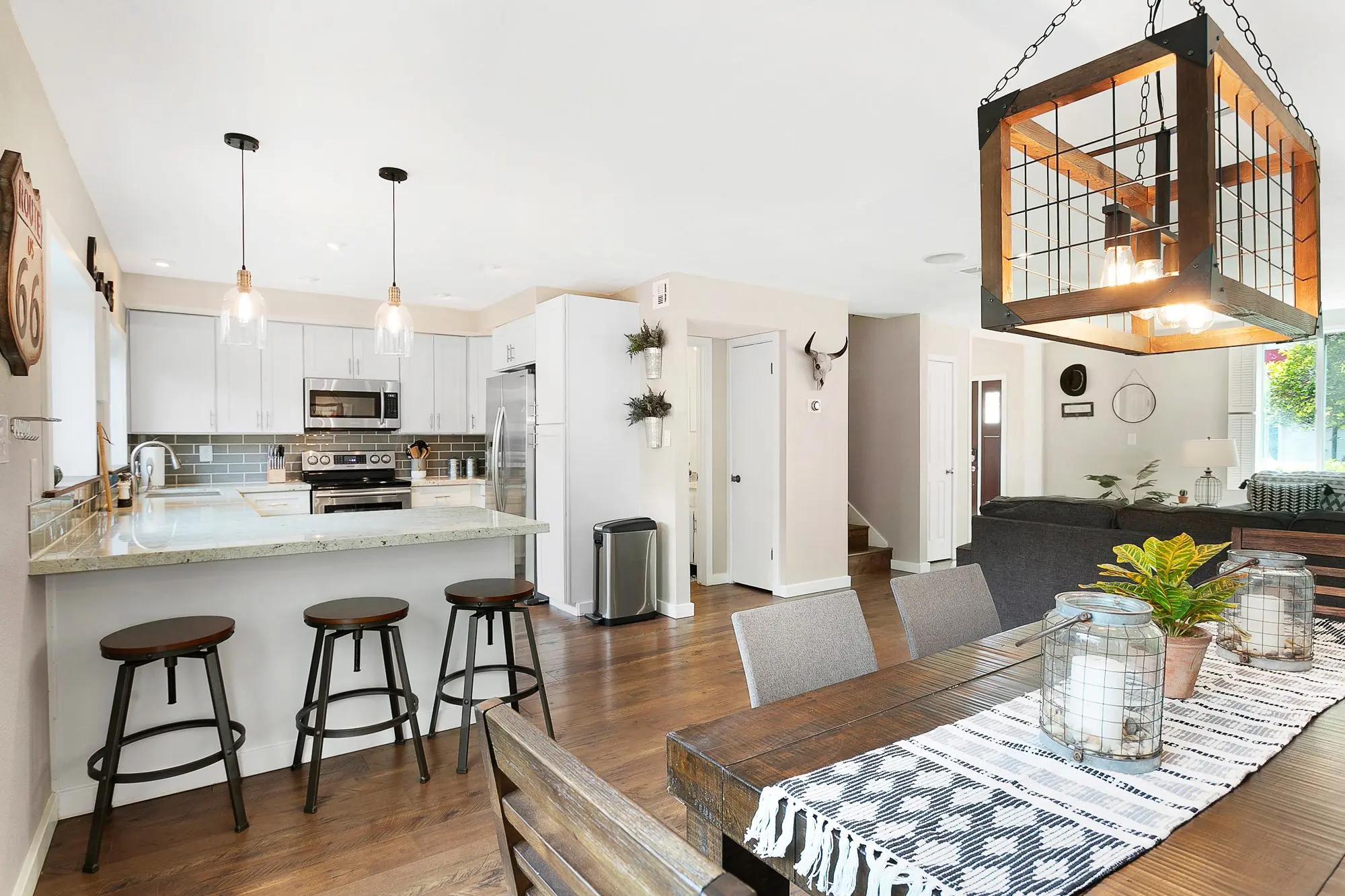Phoenix & Scottsdale Real Estate Commercial architecture Photographer kitchen and dining table