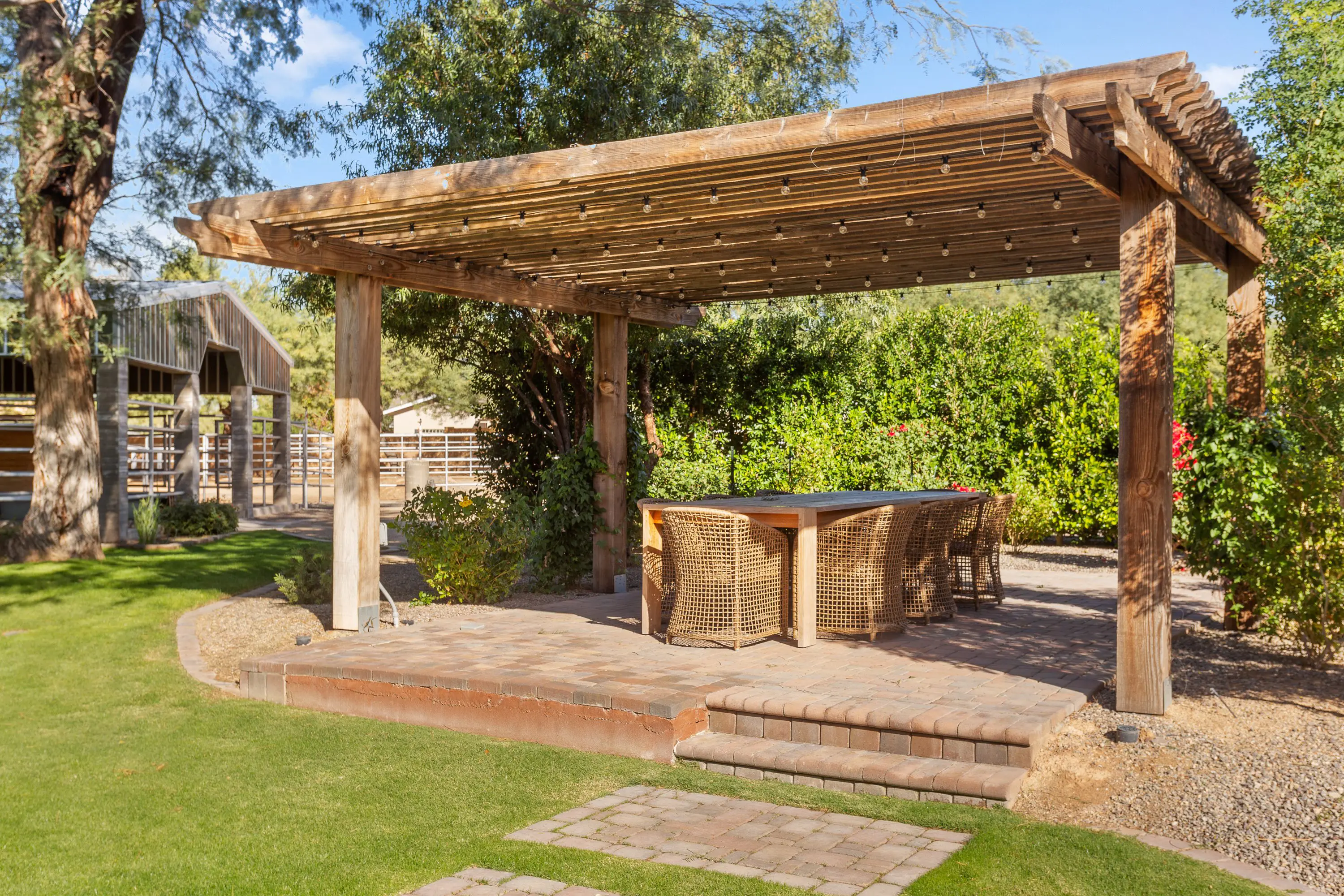 Phoenix & Scottsdale Real Estate Commercial architecture Photographer outdoor dining with barn