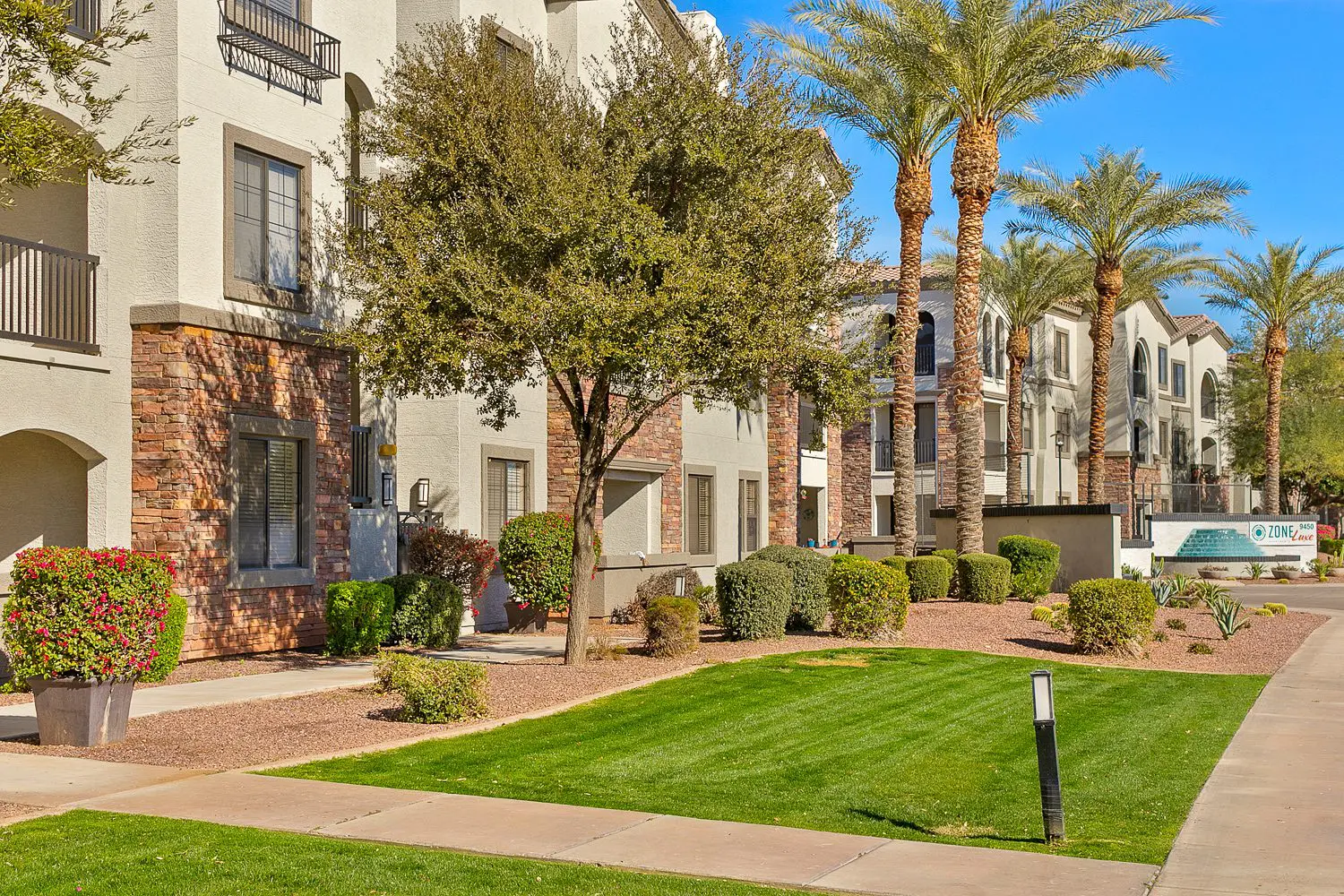 Phoenix & Scottsdale Real Estate Commercial architecture Photographer main front