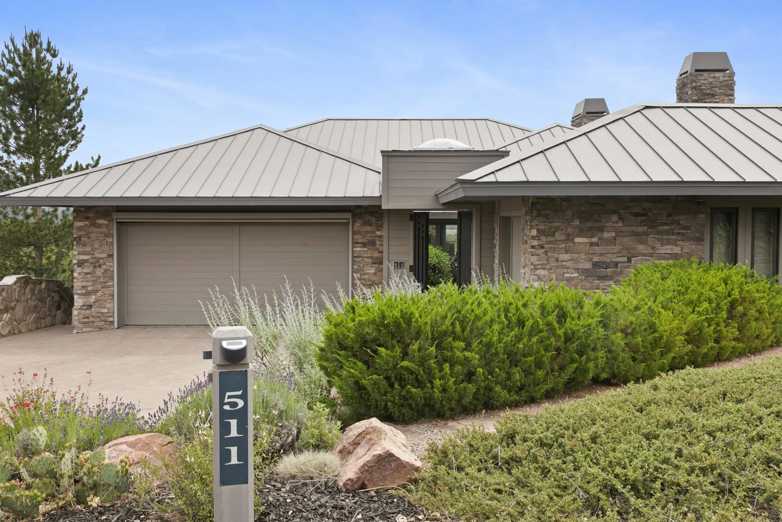 Luxury home rooftop deck with Mogollon Rim view in Payson Arizona