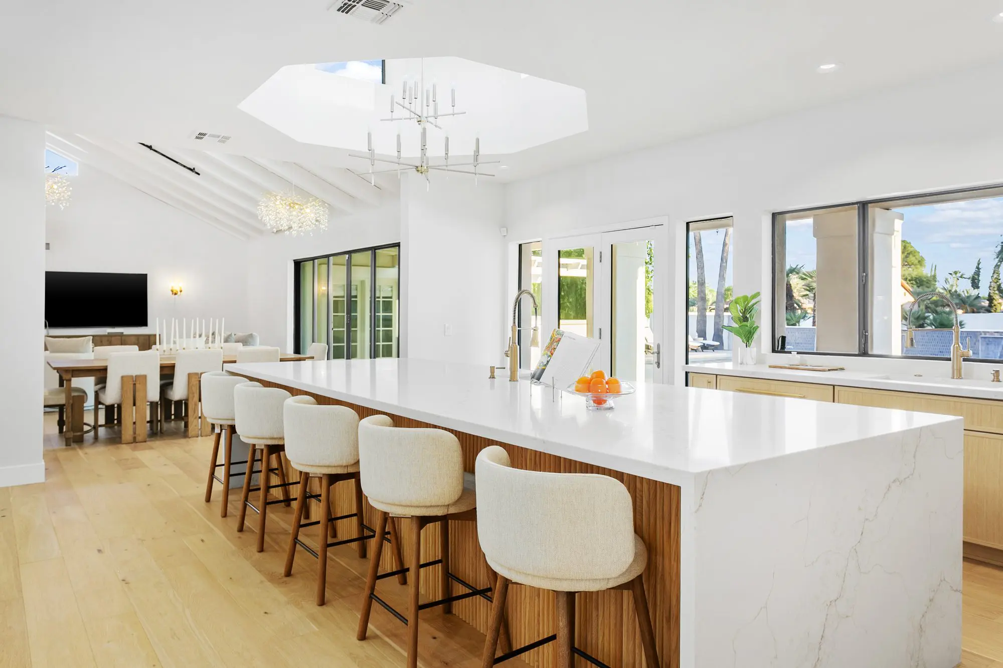 Kitchen and breakfast bar, Scottsdale luxury listing