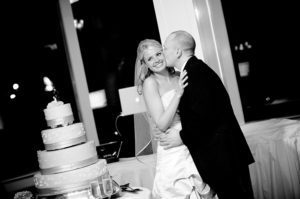 kissing before cutting the cake
