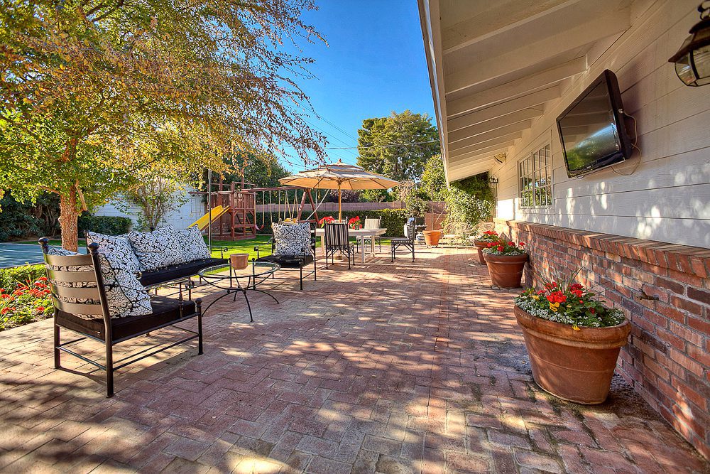 patio with outdoor tv