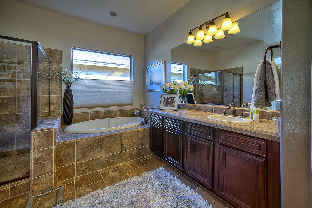 master bedroom bath tub